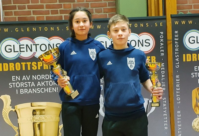 Motalas brottare Alice Gamelius och Algot Gamelius tog guld och silver när Glentons mästarmöte avgjordes i helgen.