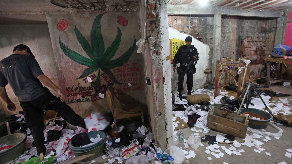 Brasiliansk polis genomför en räd mot en knarkkartell. Arkivbild från 2016.