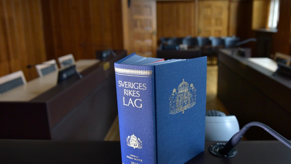 Den lägsta åldern som gäller för att ingå äktenskap i Sverige är utan undantag 18 år. Från 1 juli 2020 gäller bestämmelsen om barnäktenskapsbrott, som kan ge fängelse i upp till fyra år.
