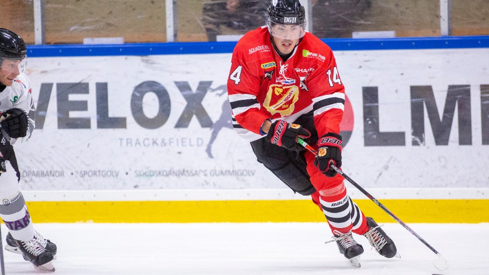 Andrés Staforelli spelade allsvenskt kval med Linden i våras. Nu är han tillbaka på isen, men med Å/S. Återkomsten sker borta mot Nacka på tisdagskvällen.