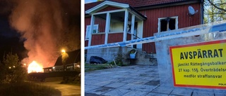 Kraftig villabrand i natt – de boende lyckades ta sig ut