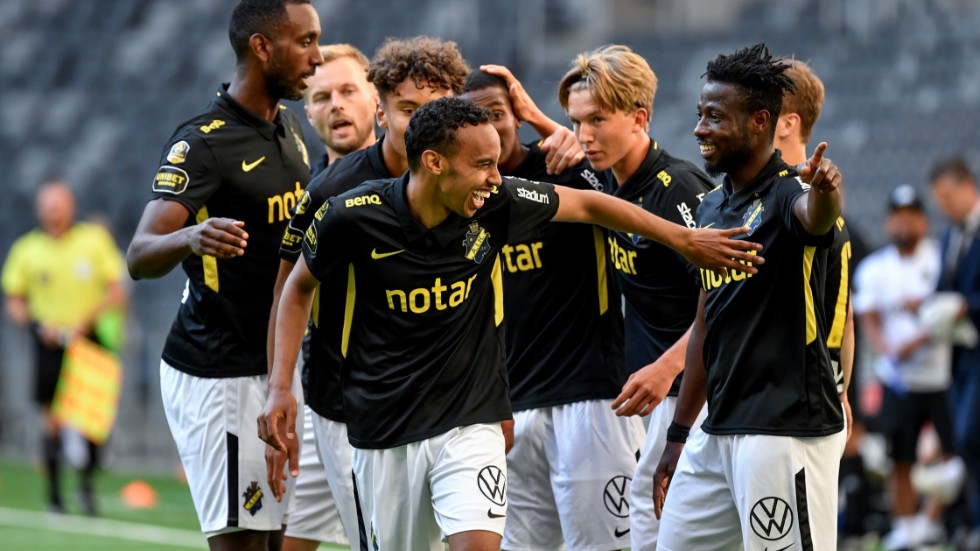 Bilal Hussein (mitten) ordnade både mål och straff i derbysegern mot Hammarby.