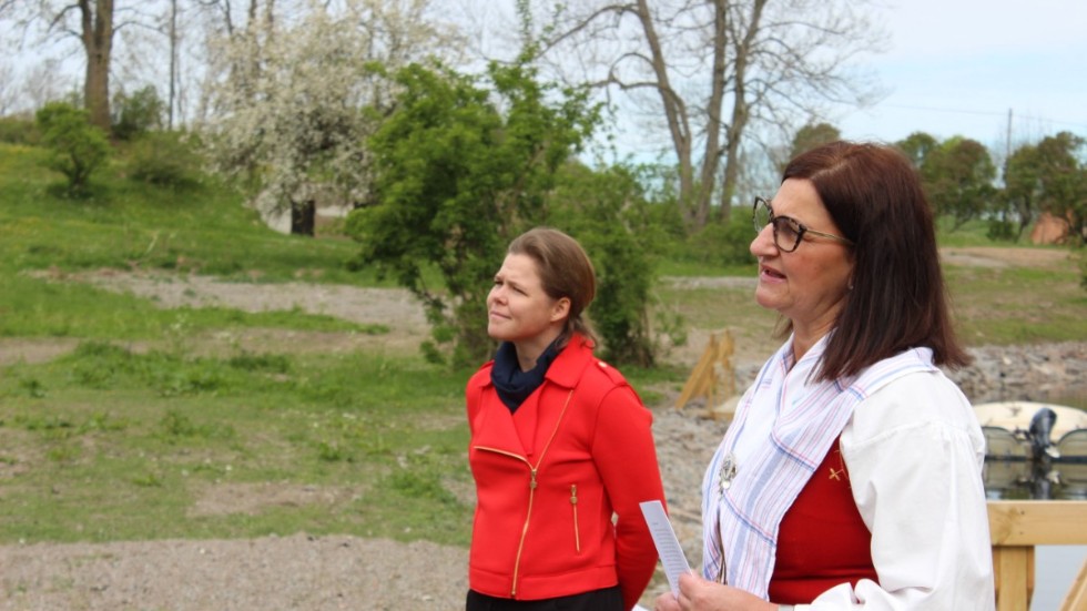Karin Nybrolin, vd, och Camilla Egberth, ordförande för AB Kinda kanal. Båda är glada över upprustningen vid kanalen.