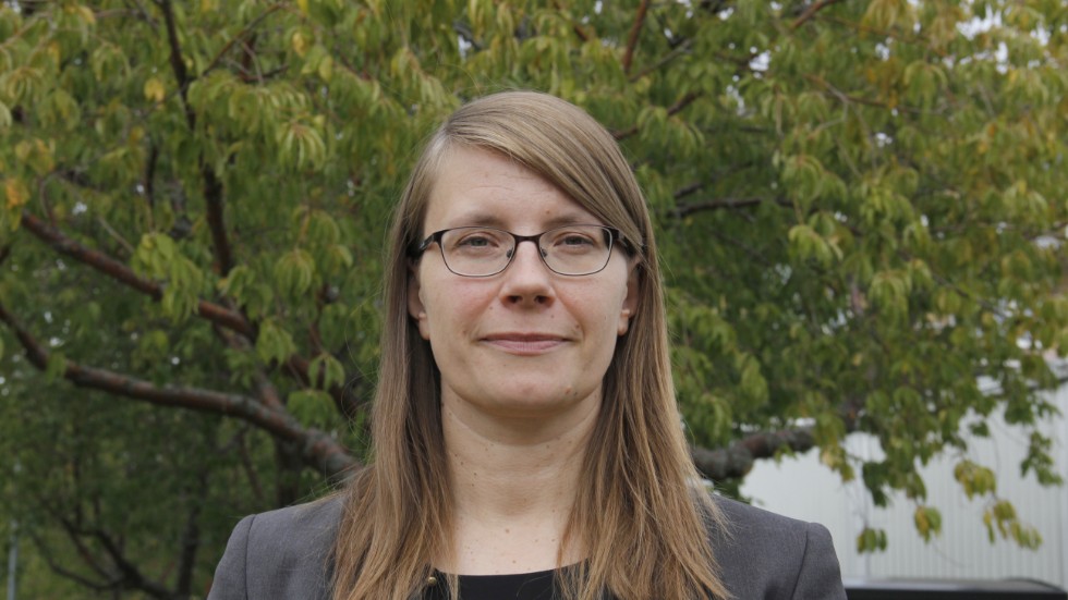 Johanna Woltjer, chefen för vårdkvalitetsenheten vid Regionskontoret i Region Uppsala. "Arbetsgivaren och Johanna har enats om att hennes anställning i Region Uppsala avslutats" säger Mikael Köhler, hälso- och sjukvårdsdirektören på Region Uppsala. 