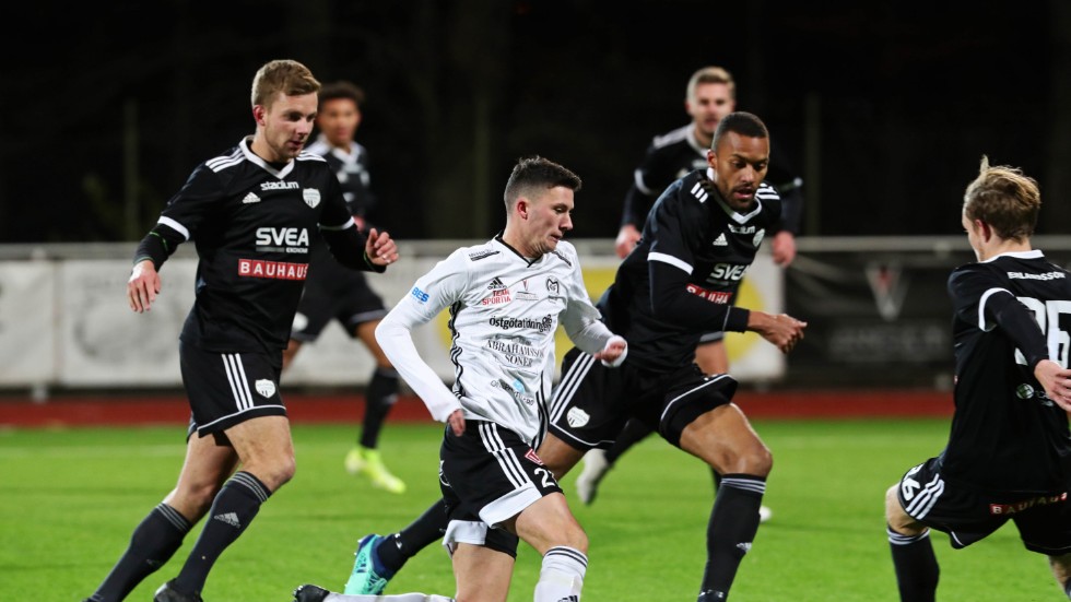 Motala AIF har haft sportsliga framgångar det senaste året, men har det tuffare ekonomiskt. Först en förlust på 600 000 kronor 2018 och sedan en ny "kontrollerad" förlust 2019. Enligt prognos, men på det kom coronakrisen.