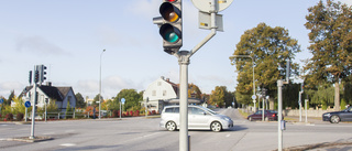 Trafikljusen släckta i stora korsningen