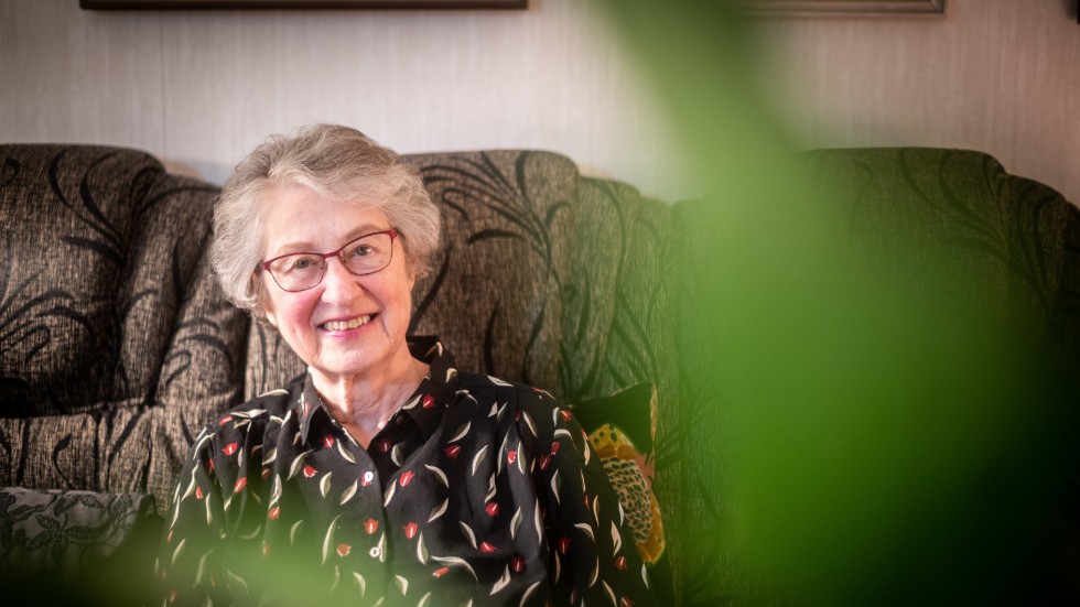 Anna-Maj föddes i Lysvik i Värmland och har kvar stugan hon är uppväxt i. Där samlas familjen varje sommar. 
