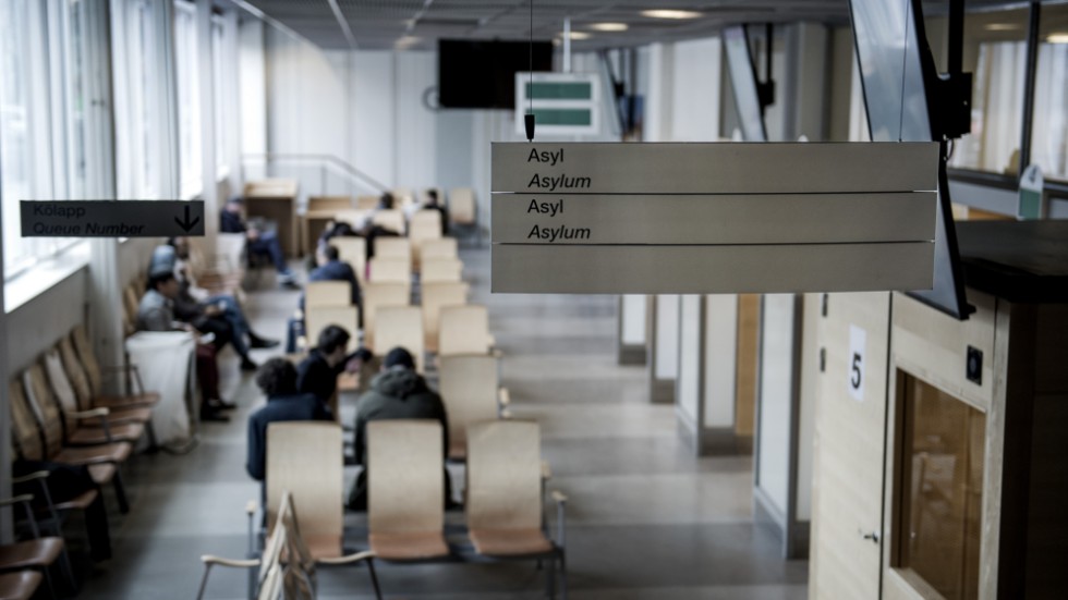 De flesta politiker slår vakt om asylrätten – i teorin. 