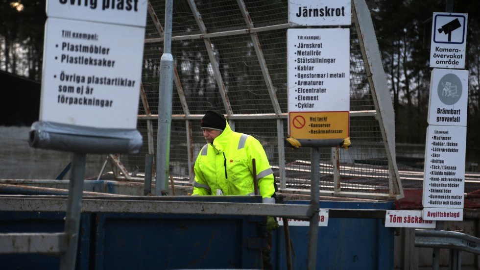 Om tekniska nämnden röstar igenom ett nytt förslag kan det snart bli billigare att lämna en begränsad mängd verksamhetsavfall på återvinningen.