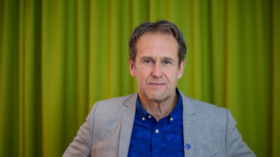Vi går in i det nya årtiondet, inte suckande utan med uppkavlade ärmar, skriver Svante Axelsson.