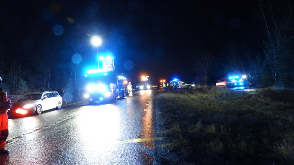 En person fördes till sjukhus efter att ha kört av Skärblackavägen.