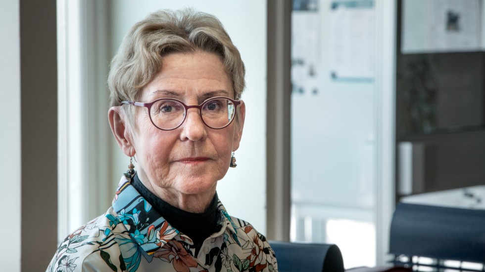 "Fakturera utan att utföra någon tjänst brukar kallas för världens bästa affärsmodell", sade Helen Lindbäck i debatten om livsmedelstaxan.