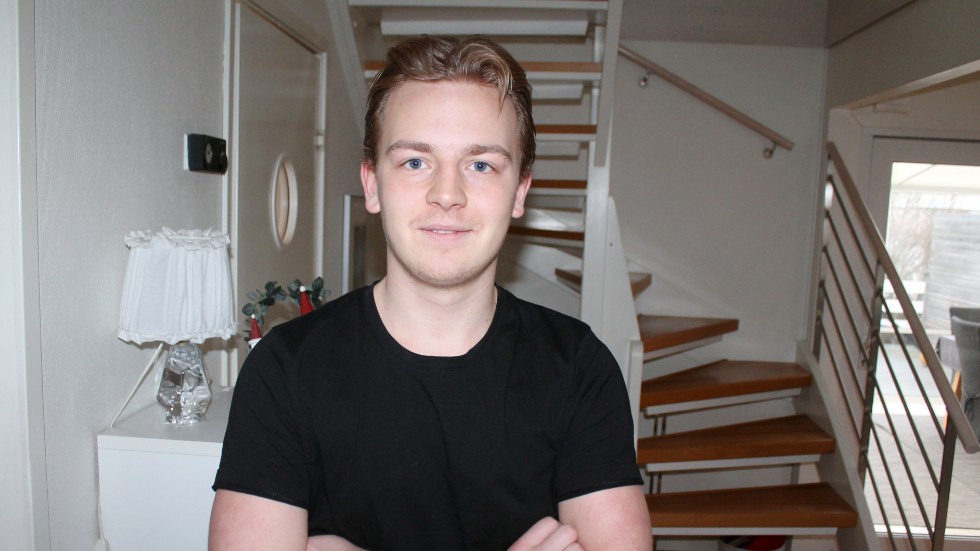 Elias Olai är en speciell idrottare i Motala. Som spelande styrelseledamot i Solfjäderstadens innebandylag. Ni möter honom i veckans Sportsnack.