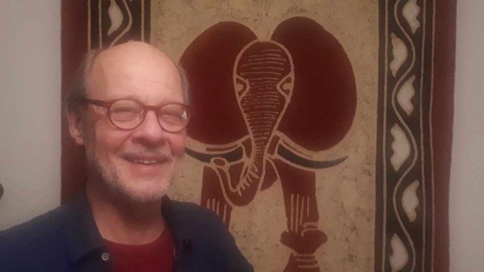 Kenneth Wahlberg har antagligen stämt mer pianon i Afrika än vad någon annan svensk mäktat med. För inte alls så längesedan föddes han på BB i Finspång. 