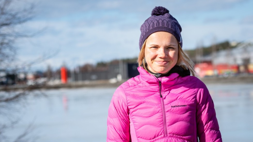 Emma Ribom berättar att hon besvärats av en skada i ena smalbenet sedan början av augusti.