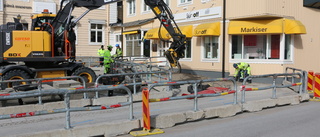 Dammbind gruset på torget      