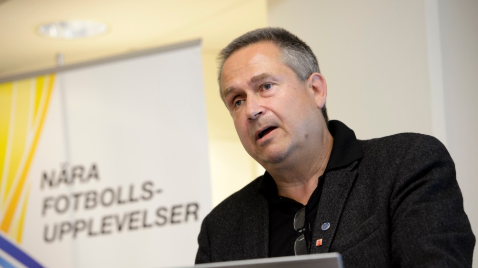 Svensk elitfotbolls generalsekreterare Mats Enquist vill få klarhet från Folkhälsomyndigheten. Arkivbild.