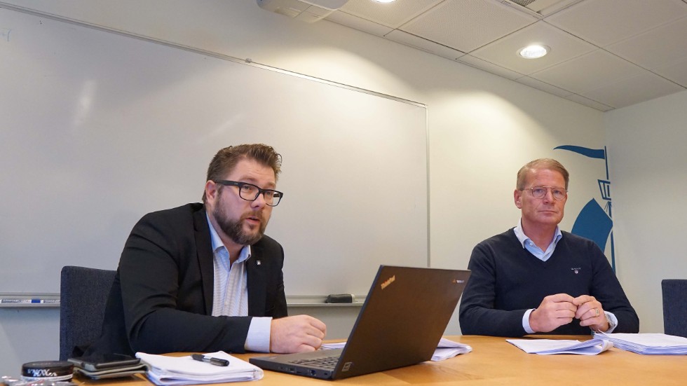 Dan Nilsson (S) och Harald Hjalmarsson (M) välkomnar etaberlingen i Gamleby.