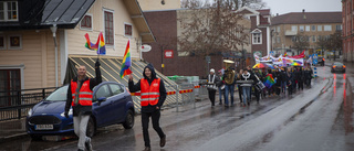 Historisk regn(bågs)parad intog staden