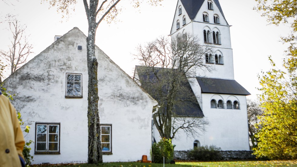 Det gamla församlingshemmet i Stenkyrka innehåller mögel och pastoratet vill därför bygga ett nytt.