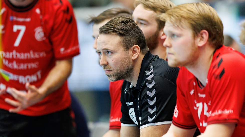 Vi hängde med Robin Andersson Dickfors en hel match från bänken.