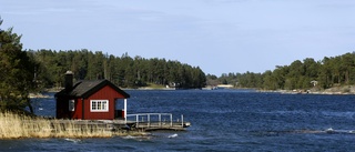 Får riva sjöboden men inte bygga ny