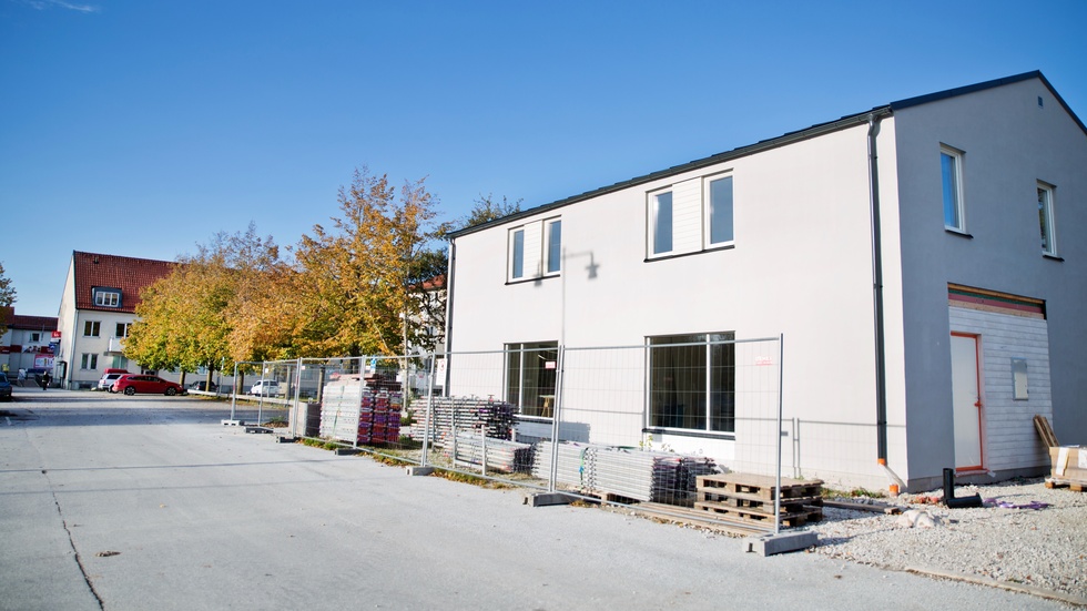 De nya lägenheterna i Hemse, med vy från Coop-parkeringen.