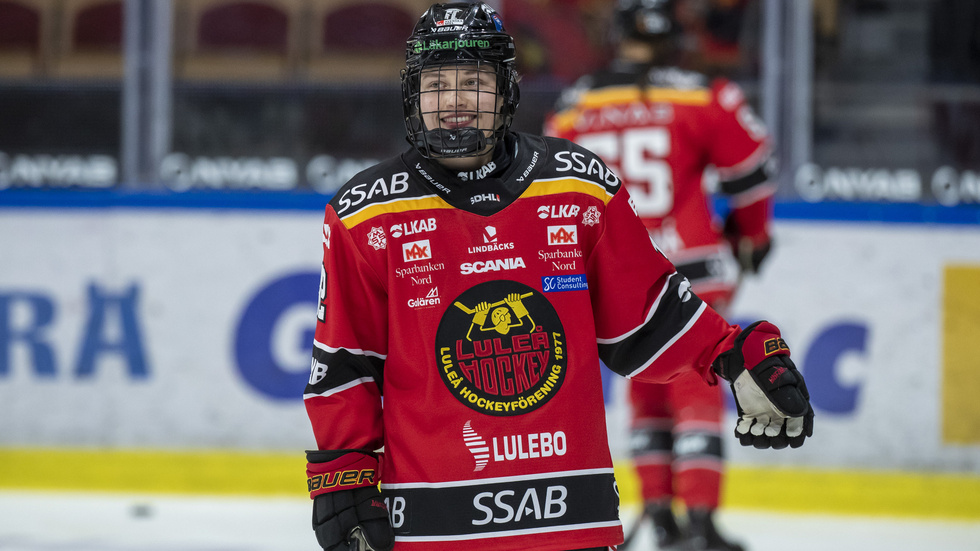 Viivi Vainikka krockade med domaren och disciplinnämnden bedömer det just som en krock och lämnar anmälan utan bifall.