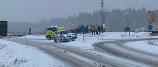 Personbilar krockade i Arla-rondellen – se bilder från platsen