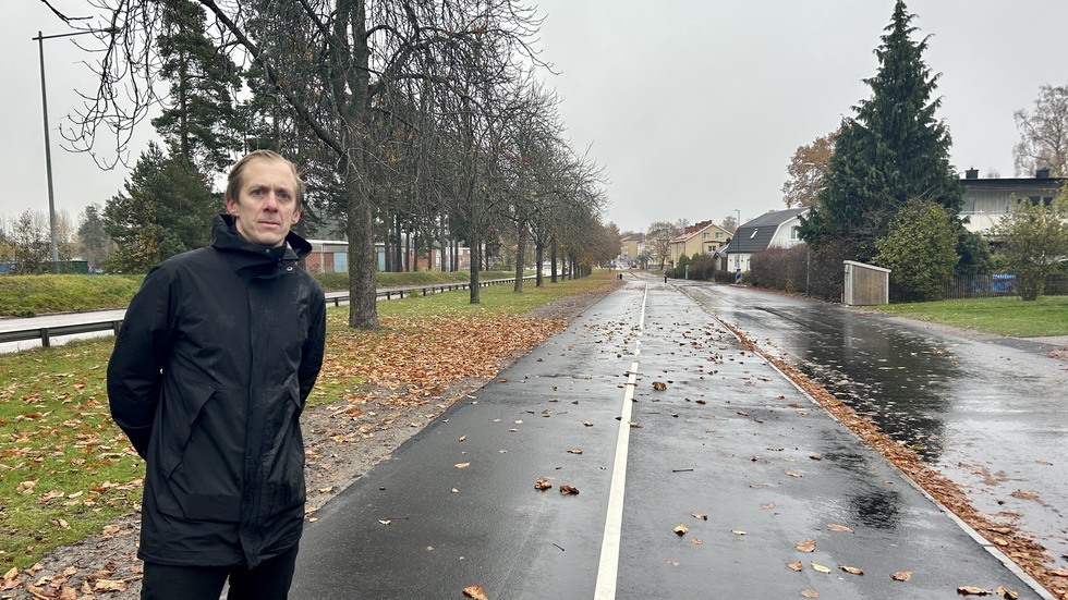 Utmed trädallén får gångtrafikanterna röra sig närmast allén. Nere vid gamla Tempo får de byta sida med cyklisterna. På bild ses också Markus Mellstrand. 