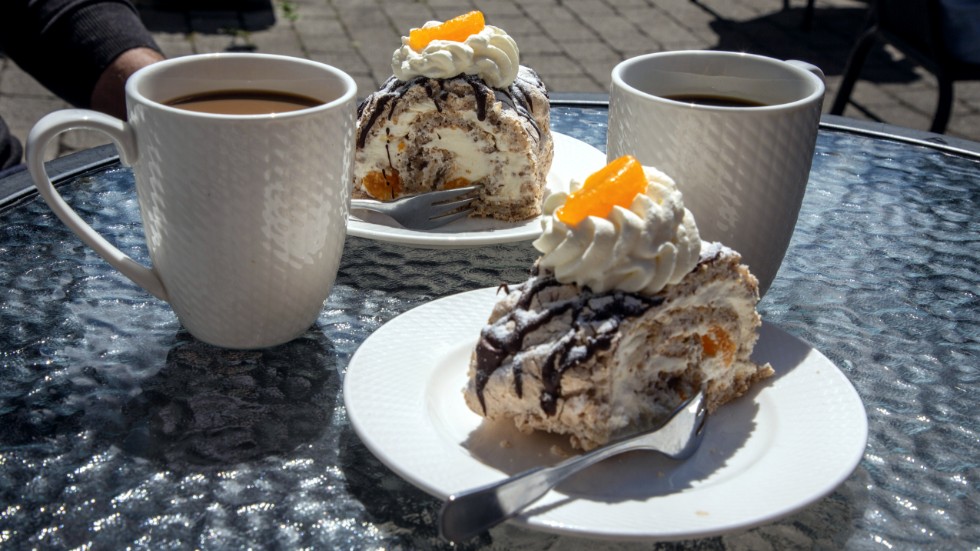 Budapestbakelser och kaffe kan med fördel förtäras utomhus då den sista septemberveckan bjuder på temperaturer över 20 grader.