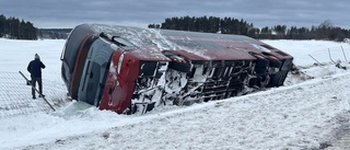 Bussolycka utanför Nyköping – flera skadade