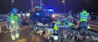 Dramatiska videon: Här frontalkrockar mc-föraren på Bergnäsbron