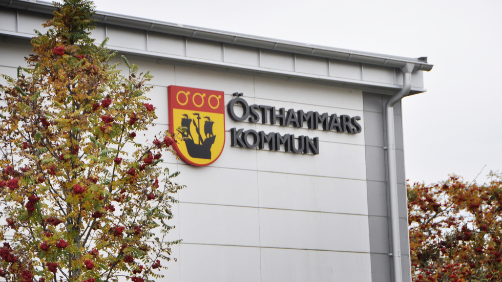 "Det är kommunledningens fel som inte rättar till en felaktig budgetram för äldreomsorgen." skriver anhörigföreningen i Östhammar om äldrevården.