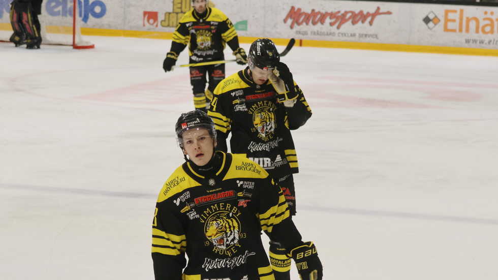 Eddie Levins och Hampus Erikssons VH får spela playout mot Tingsryd. Trots en heroisk insats i sista omgången hemma mot Karlskoga.