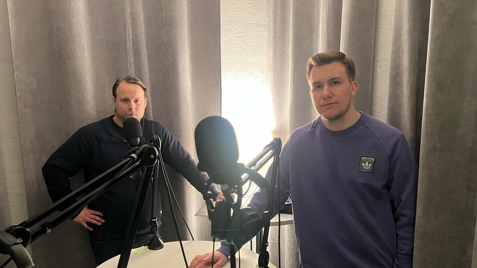 Alexander Pettersson och Jens Lidesjö i poddstudion.