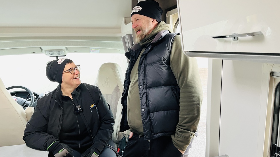 Stina Alm och Magnus Alm gick från att tälta på semestern till husbil. Idag driver de ett företag ihop där de hyr ut husbilar veckovis.