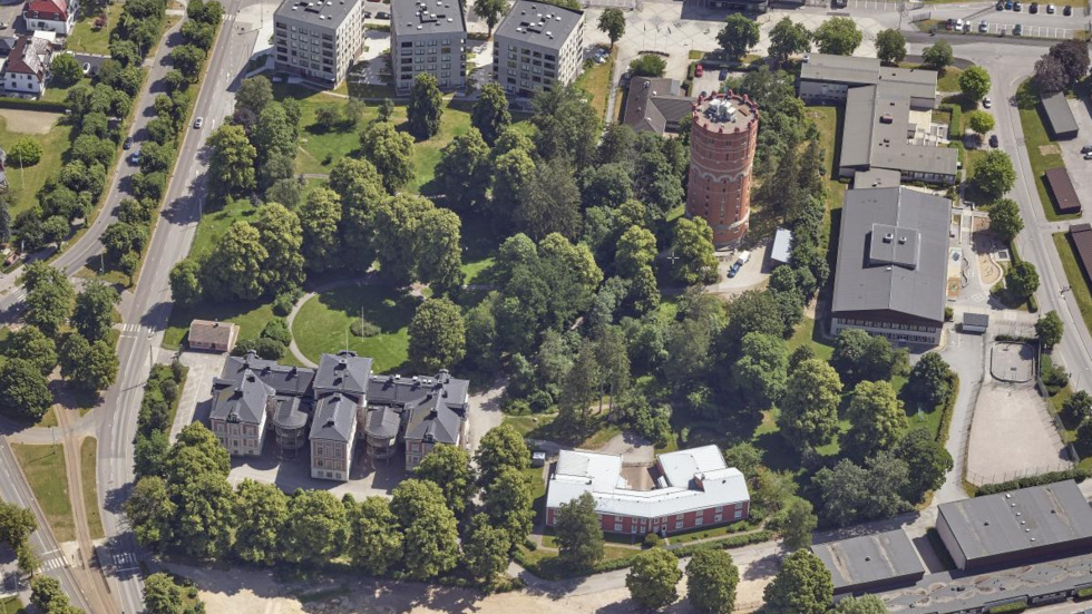 En anbudstävling föreslås för Lenningska Sjukhemmet. För den som vill köpa den klassiska byggnaden finns det dock vissa krav som måste uppfyllas.