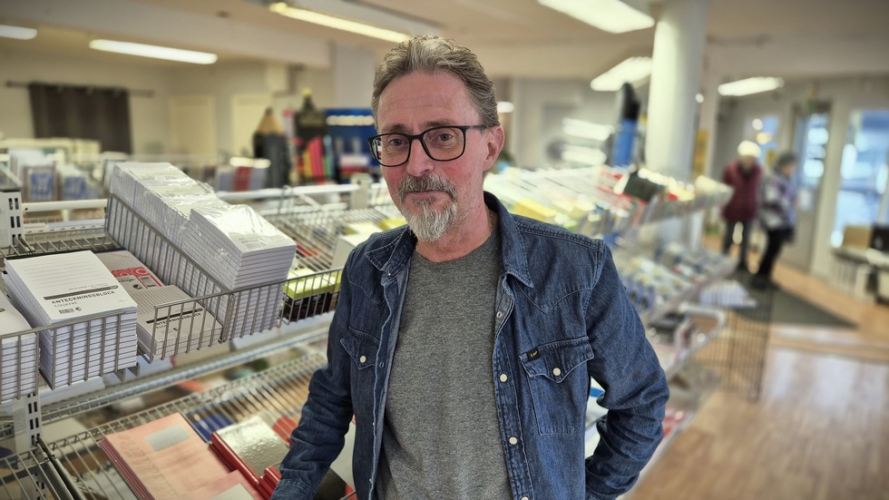 Håkan Rosin har tagit beslutet att lägga ut Rosins Pappershandel till försäljning. En epok i Vimmerby handels historia kan vara över. "Men jag hoppas att någon vill ta över butiken och driva den vidare".