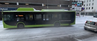 Buss i krock med bil i centrala Eskilstuna