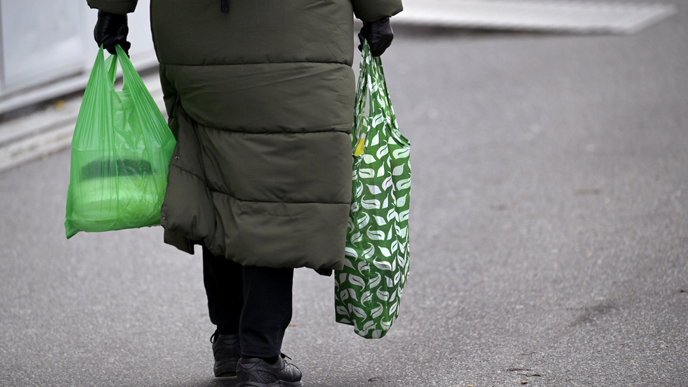 Skatten på tre kronor per plastkasse ryker i dag. Men under skatteåren har mycket hänt. Arkivbild.