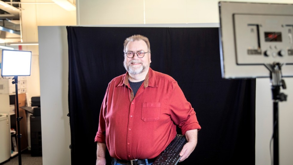 Erik Fransson började med att skriva insändare när han arbetade på Cementa. I maj är det fem år sedan han tog över Folkbladets socialdemokratiska ledarsida. Han gillar att skälla på borgarna, säger han.