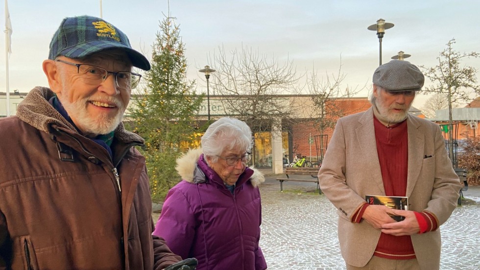 "Det är för jäkla tråkigt att bli gammal. Man känner ju inte en käft på byn längre", säger Christina Gustafsson.
