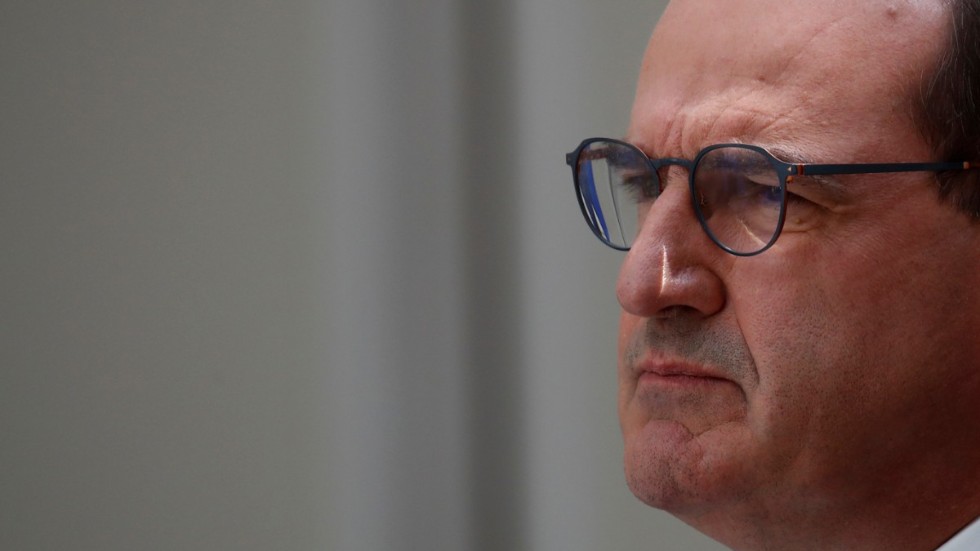 Frankrikes premiärminister Jean Castex meddelar skärpta restriktioner för att minska smittspridningen i landet. Arkivbild.