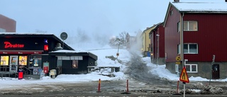 Vattenläcka vid sporthallen • Hushåll drabbade • "De kan hämta elradiatorer hos oss"