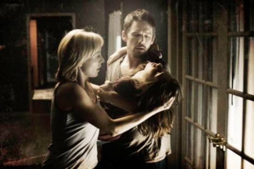 Juliet Rylance, Ethan Hawke och Michael Hall i rysaren Sinister.