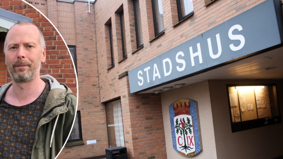 Enligt färska styrdokument till nämnderna ska medarbetarnas lön sättas utifrån kommunens lönepolitiska riktlinjer. "Men några såna finns inte, så vad tar man egentligen beslut efter? undrar Lars Johansson (V).