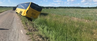 Buss körde av vägen