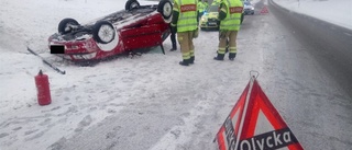 OLYCKAN UTANFÖR STOREBRO: FÖRAREN UTE UR BILEN