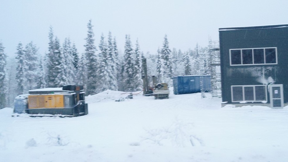 Borrningarna efter bergvärme genomfördes vid det nya handelsområdet vid Treenighetens väg. Olycksplatsen är avspärrad av polisen.
